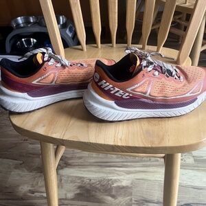 Hi-TEC Catalina Women's trail Runner  size 8